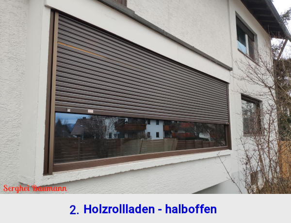 2. Holzrollladen teilweise geöffnet