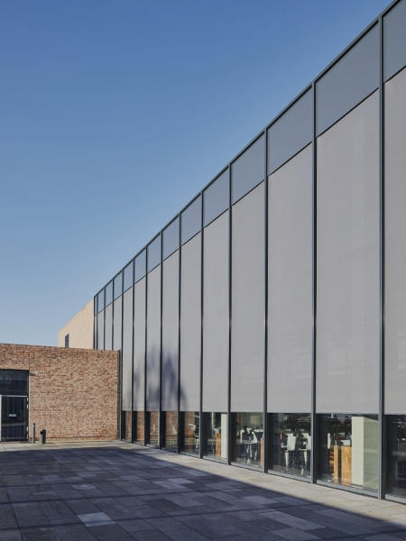 Außenliegender Sonnenschutz mit Soltis-92