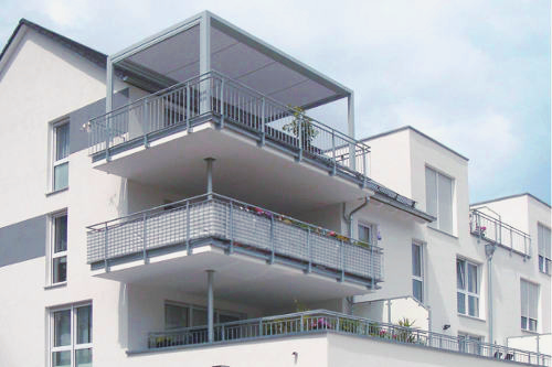 q-bus-freistehend-auf-balkon